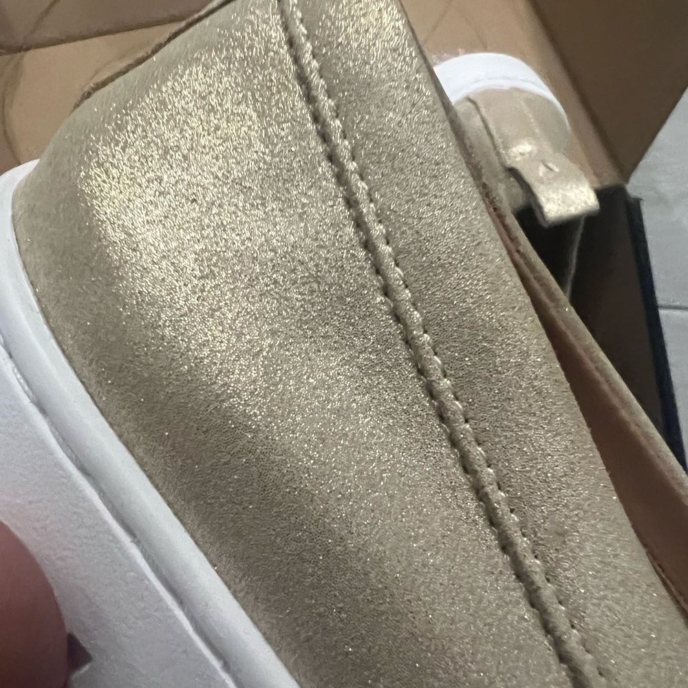 New $135 Vionic Uptown Penny Loafer gold shimmer leather 8.5 40 - Picture 8 of 11